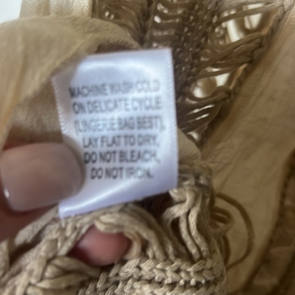 NWT. Coco & Carmen tan and cream, crochet bohemian poncho with tassels. - Picture 7 of 7